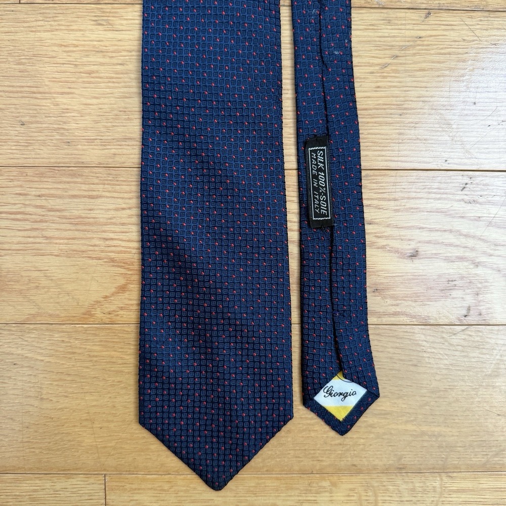 Giorgio Beverly Hills Navy & Red‎ Dot 100% Silk Necktie – Made in Italy